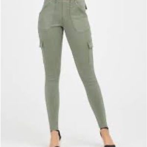 Spanx Green Twill Stretch Cargo Skinny Pants size Small, Soft Sage color